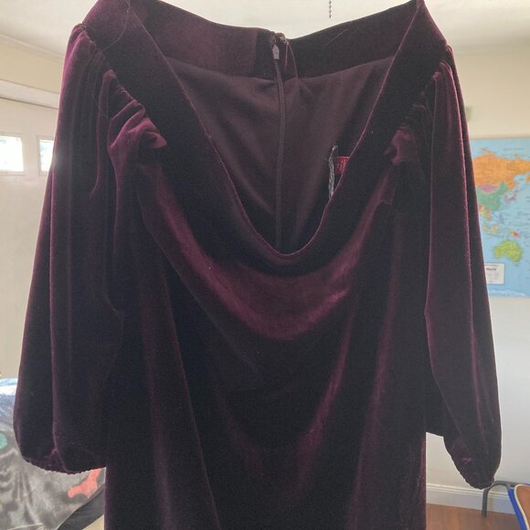 Vince Camuto XS Women's Off the Shoulder Velvet Cocktail Dress - Picture 3 of 5